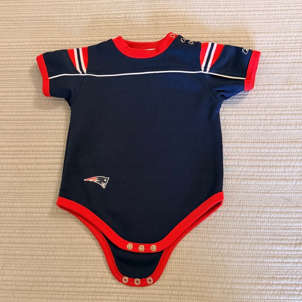 Reebok NFL New‎ England Patriots Baby Bodysuit Jersey Navy Blue Red 6-9 Months